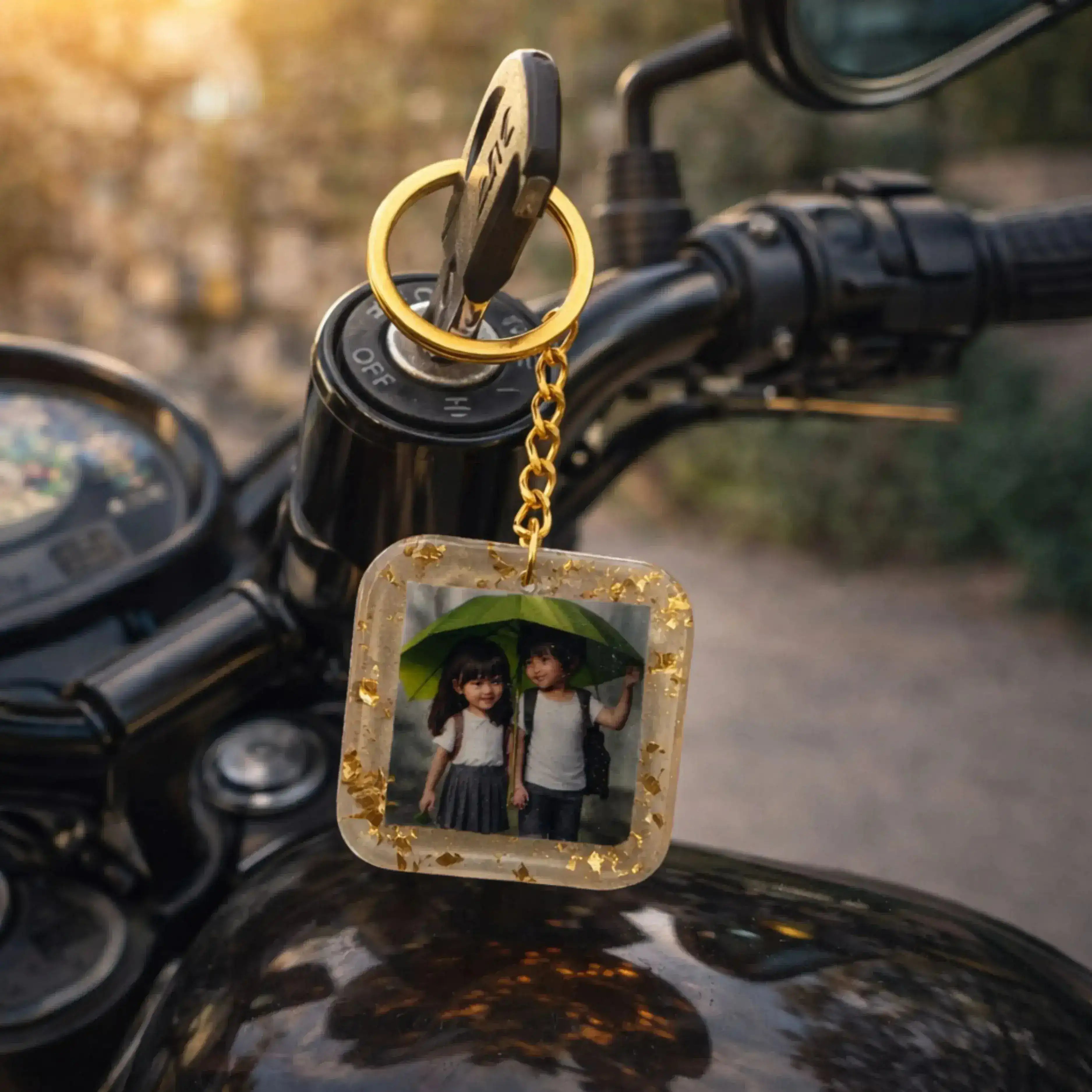Keychain with a photo of two children holding an umbrella on a motorcycle handlebar.